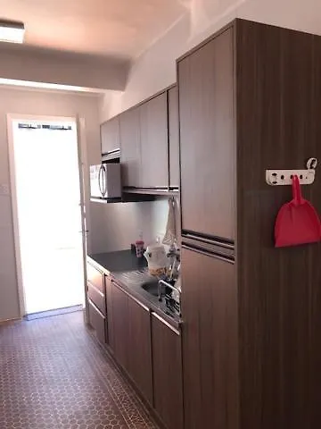 24/5 Guest house *